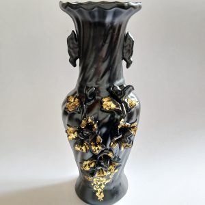 Kultakukkainen maljakko