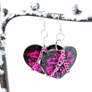 pinkit sydän korvakorut pinkinvärisellä ketjulla