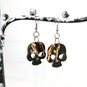 Korvikset - Kultainen pääkallo